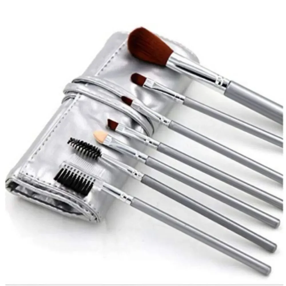 NWOT 7 piece Make Up Brush Set with Case